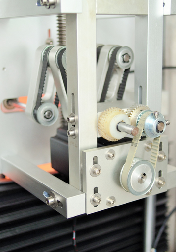 Cap and body sealing shrink sleeve labeling machine with two heads