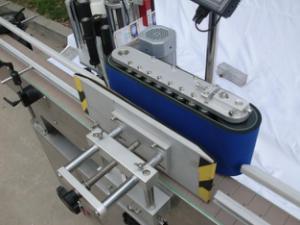 Automatic round bottle labeling machine for non-dry glue,wooden case/export packing labeling machine for CE