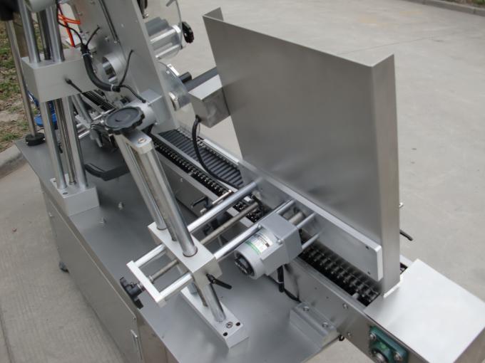 High speed small round cans label adhesive machine , eye black bottle label sticker machine for cosmetics
