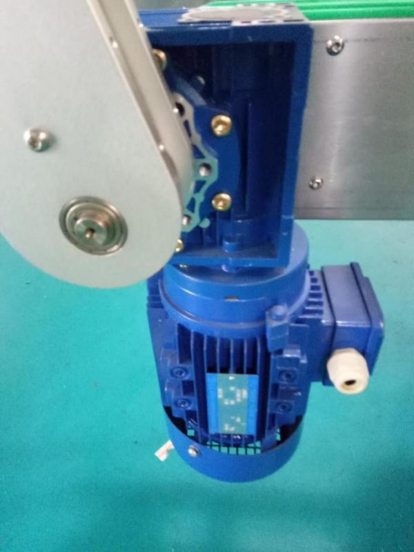 SUS304 Cabinet Two Sides Square Bottle Sticker Labeling Machine With Personal Care Products