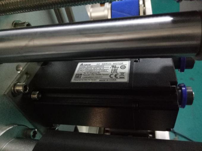 SUS304 Cabinet Two Sides Square Bottle Sticker Labeling Machine With Personal Care Products