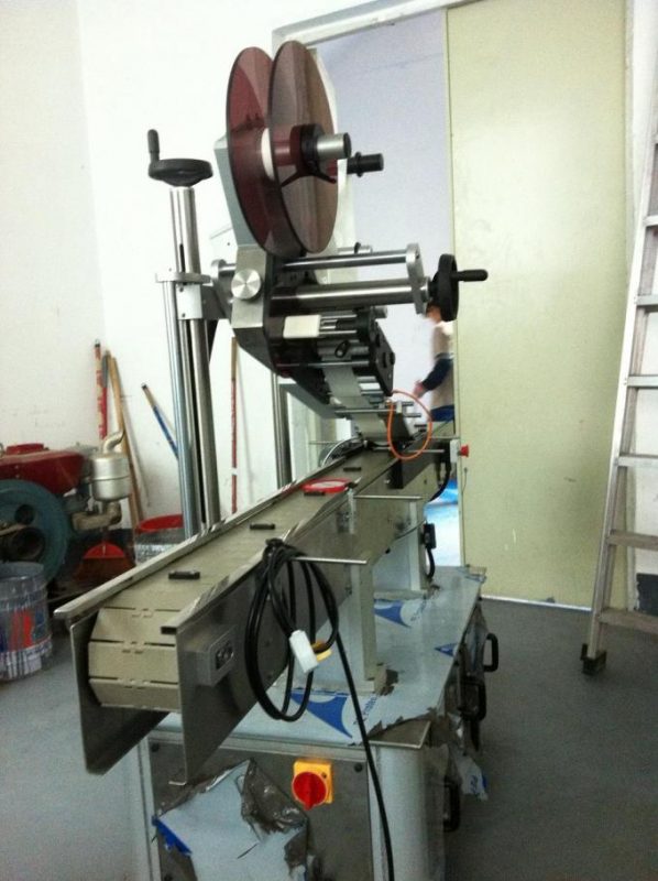 Adhesive Type Flat Surface Labeling Machine Top Label For Cap
