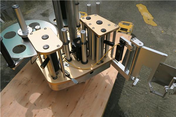 High Speed Rotary Sticker Labeling Machine With Rotation Function