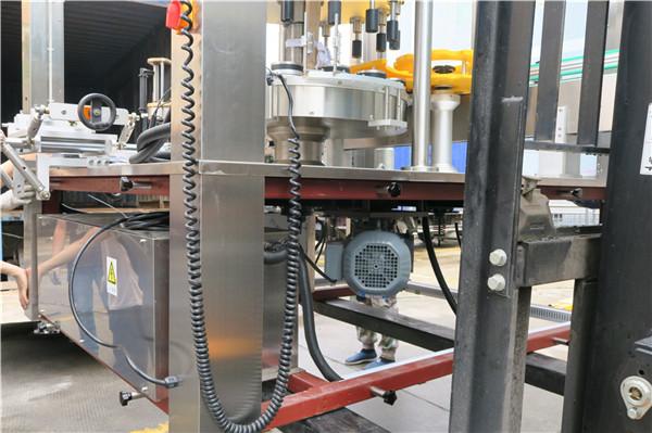 Round Bottle Rotary Sticker Labeling Machine Equipment Thickness ≥ 30mm
