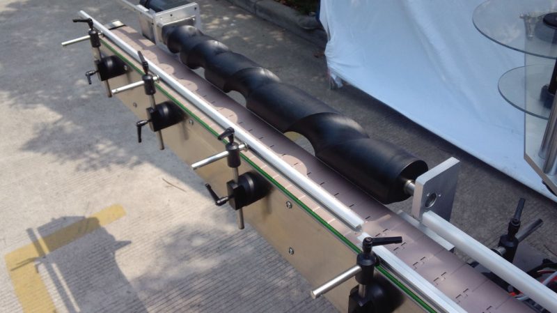 China Packaging round bottle labeling machine for used automatic factory price self adhesive supplier