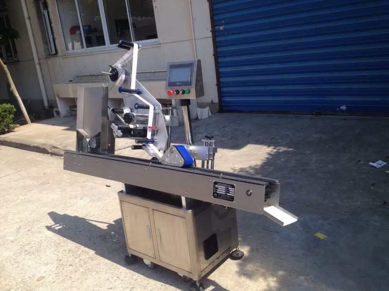 China 12-25mm Diameter round bottle self adhesive sticker automatic labeling machine for lip stick cosmetics supplier