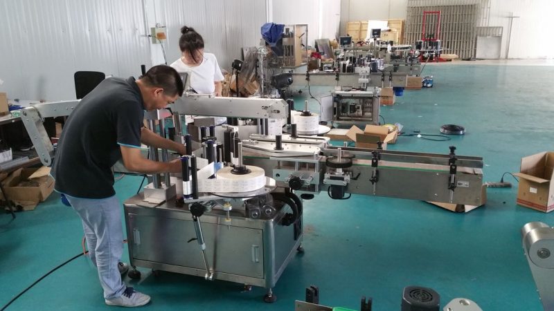 China Customized Water Bottle Labeling Machine , Automatic Bench Labeler Machine For Double Sides supplier