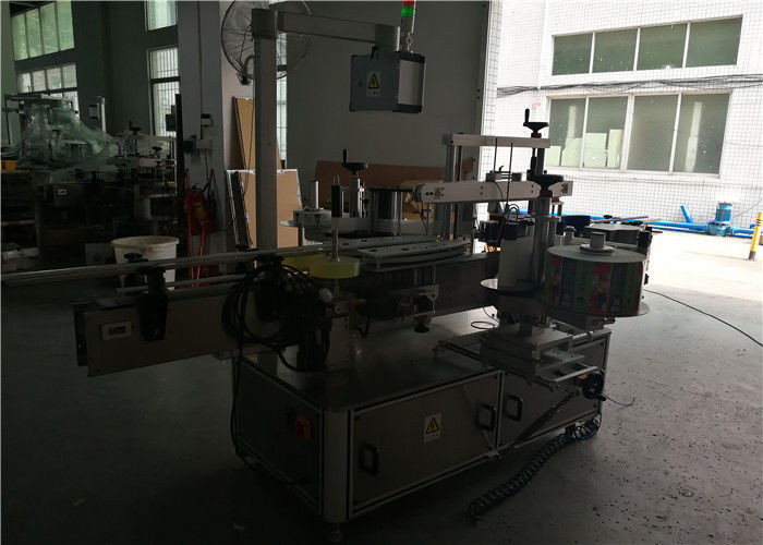 China Double Sided Round / Square / Flat Plastic Bottle Labeling Machine , Automatic Bottle Label Applicator supplier