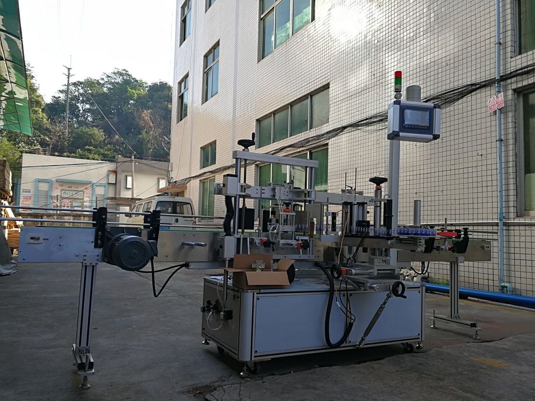 Adhesive One Side Flat Bottle Labeling Machine High Accuracy